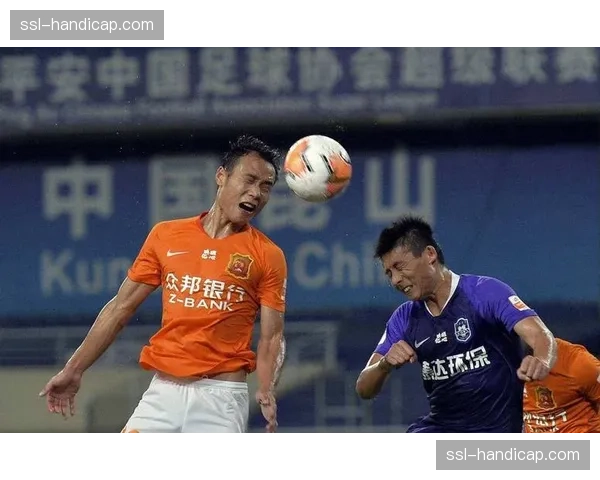 评论：VAR判罚尺度再现争议，裁判公信力遭遇挑战