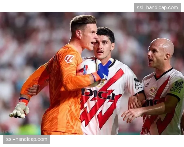 医疗报告：巴萨门将特尔施特根背伤恢复良好，已恢复合练