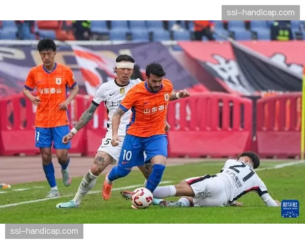 上海海港3-1逆转山东泰山，高效反击撕裂主队防线
